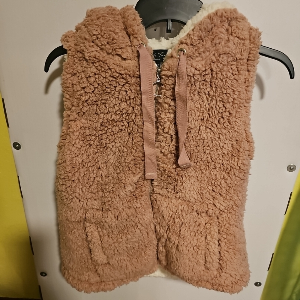 NWT Juniors Size Small Love Tree Teddy Bear Sherpa Lined Hooded Vest Pink